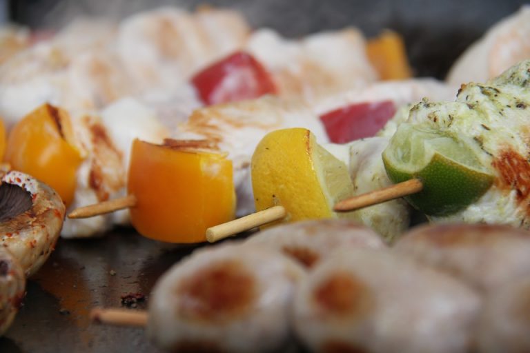 Une soirée grillades entre amis ? Pensez au chariot plancha Suisse